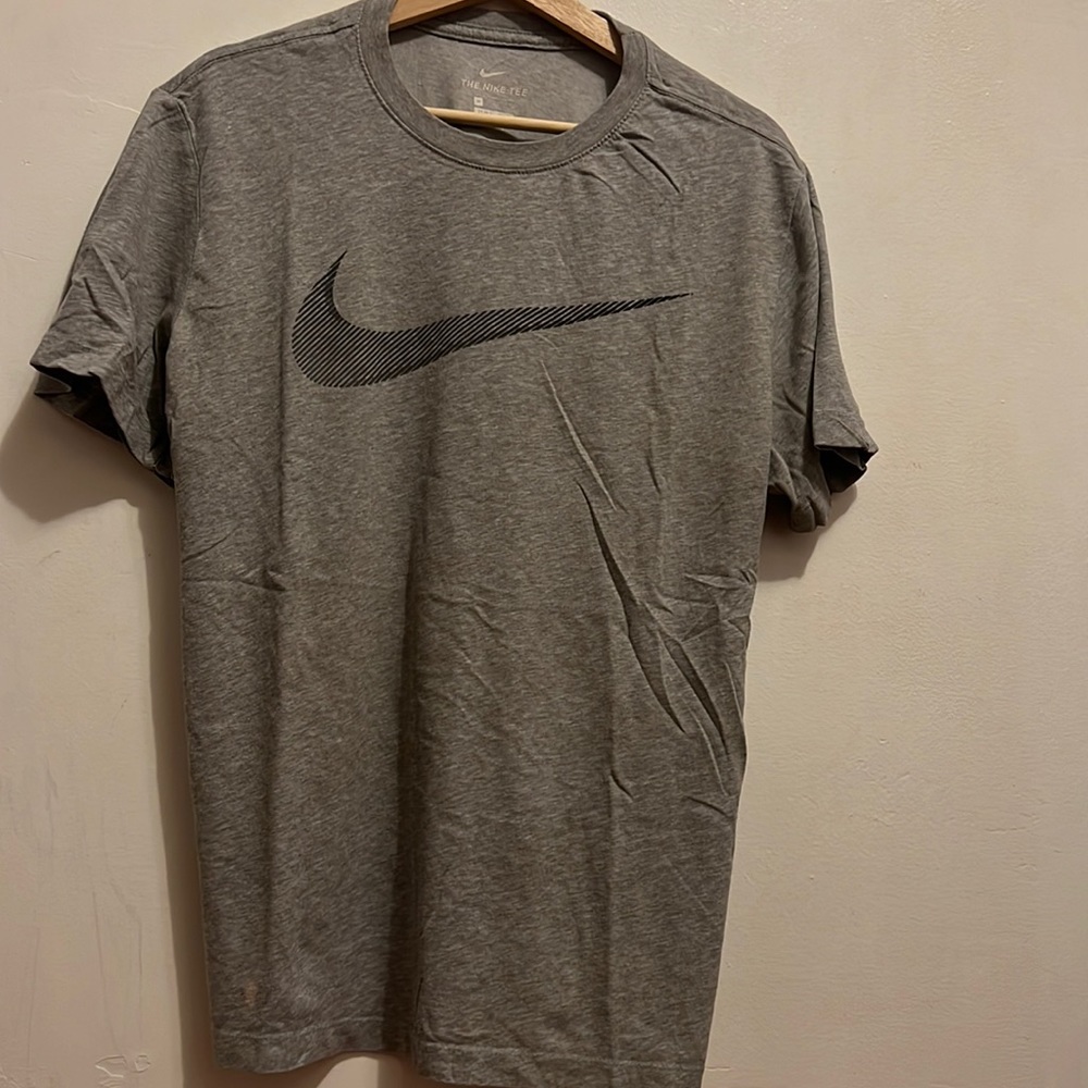Selling a medium nike shirt